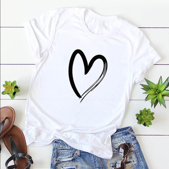Tops - Heart print tee shirt white black